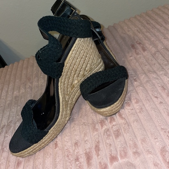 Shoes - Picture 2 of 3